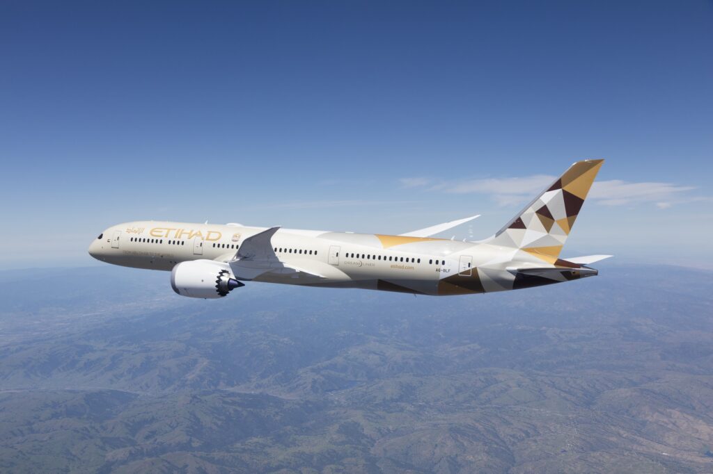 Etihad Airways expands route to daily flights to Toronto Etihad Airways expands route to daily flights to Toronto