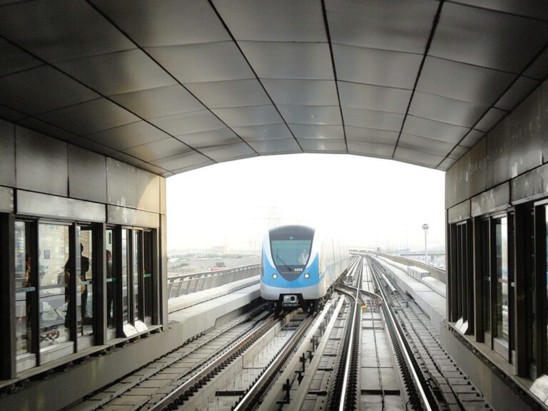 Dubai Metro Red Line: 4 Stations Closed, Commuters Face Delays Dubai Metro Red Line: 4 Stations Closed, Commuters Face Delays