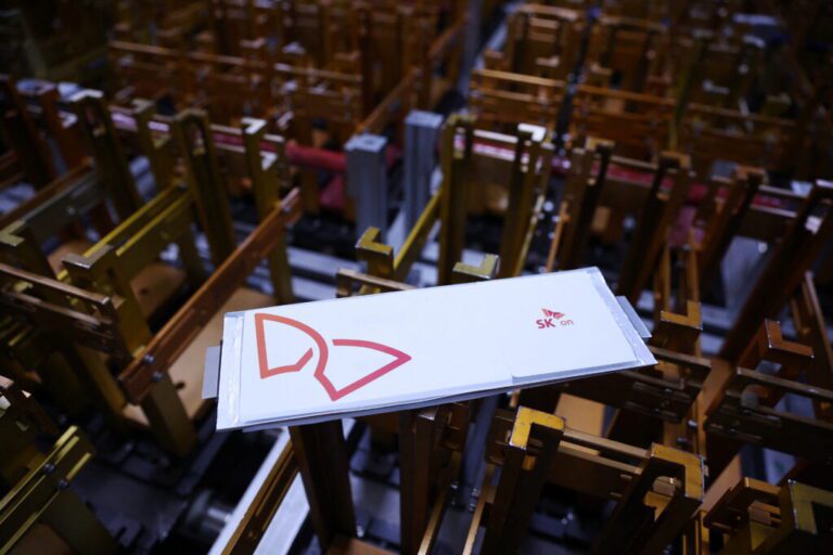 S Korea's Economy Edges Up in Q1, but Faces Challenges Ahead