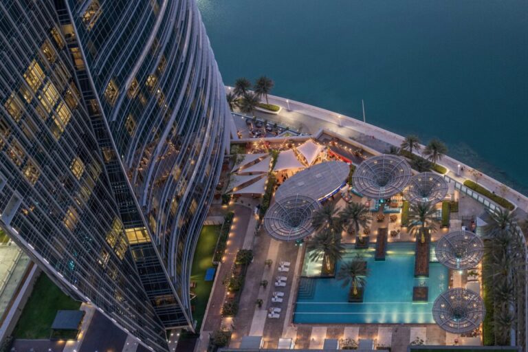 Escape to Abu Dhabi with Rosewood's "Discover More" Offer: Blend Business and Leisure in Style