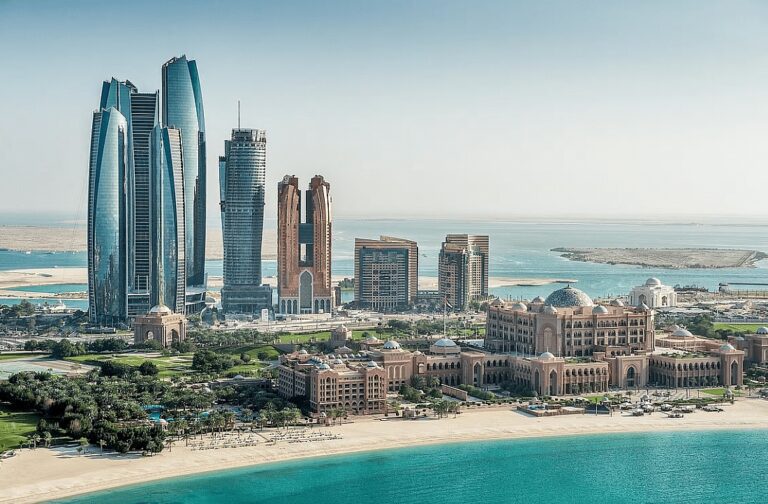 IMF Predicts Abu Dhabi Economic Growth at 4.2% and Dubai at 3.3% in 2025 IMF Forecasts Abu Dhabi at 4.2% and Dubai at 3.3% in 2025