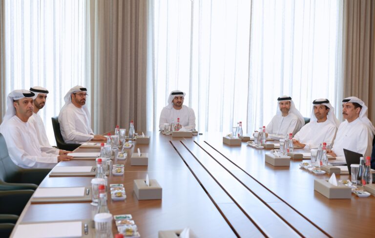 Sheikh Maktoum Chairs Dubai Economic Committee Meeting Sheikh Maktoum Chairs Dubai Economic Committee Meeting