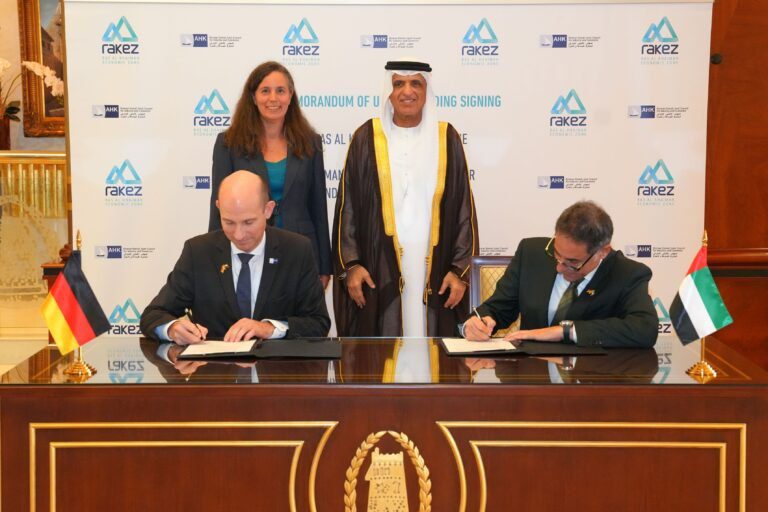RAK Ruler Witnesses MoU Signing between RAKEZ and AHK
