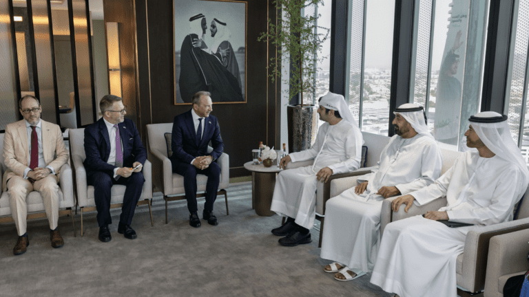 Sheikh Maktoum, Luxembourg Finance Minister Discuss Economic Partnership Sheikh Maktoum Meets Luxembourg Finance Minister to Boost Economic Ties