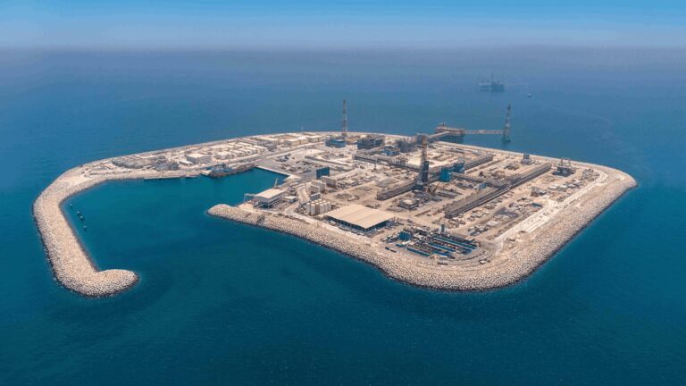 ADNOC Drilling wins $806 million island rig contract for Zakum expansion.