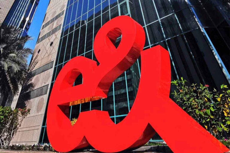 e& Enterprise Partners with Serbia