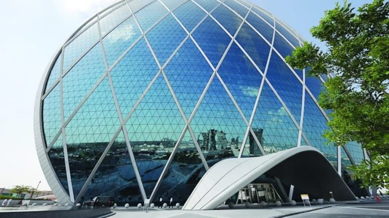 Alpha Dhabi Distributes AED 2 BN in Cash Dividends to Shareholders Alpha Dhabi distributes AED 2 bn in cash dividends to shareholders showing Alpha Dhabi dividend distribution to shareholders