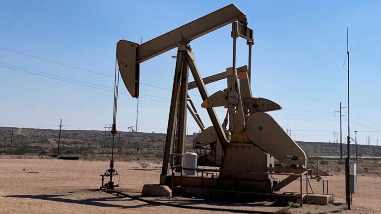 Oil Prices Fall More than 6% on US-Iran Deal Expectations Oil prices fall more than 6% on US-Iran deal expectations showing crude oil decline driven by easing geopolitical tensions and expectations of a US-Iran agreement